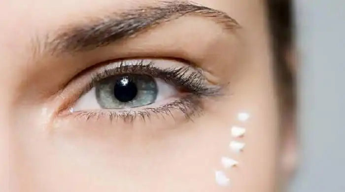Celvess Cosmetic ÉCLIN eye contour cream with brightening and illuminating properties in a 15ml jar.