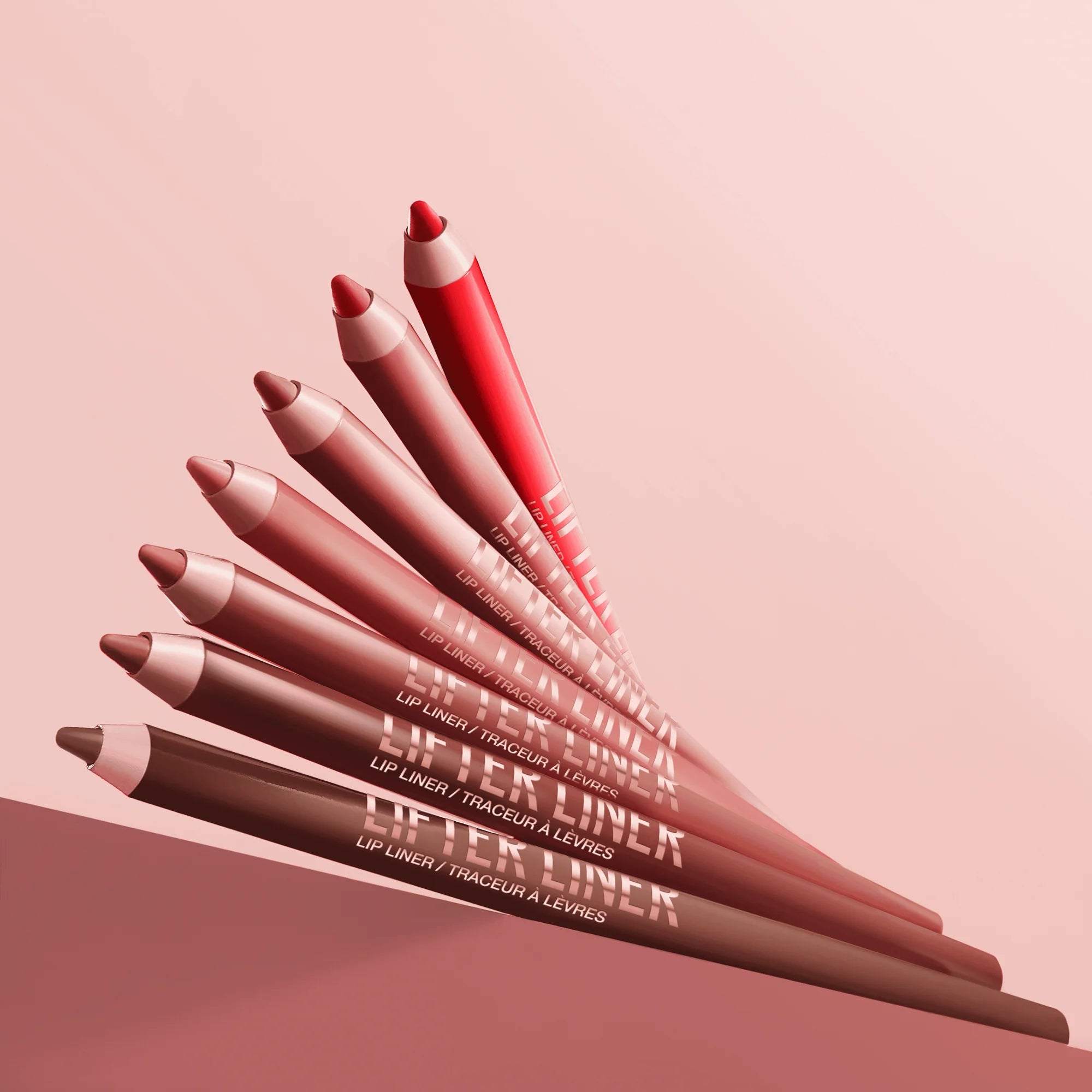 Maybelline Lifter Liner lip crayon in sleek packaging, designed for precise lip lining and definition.