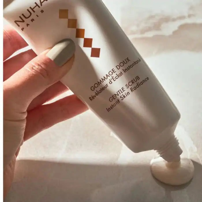 Celvess Cosmetic NUHANCIAM Gommage Doux Éclat Instantané in a 75ml jar, exfoliating scrub with a gentle texture and radiant skin benefits.