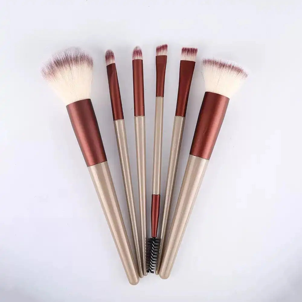 Set de 6 pinceaux de maquillage Celvess Cosmetic, soft bristles for foundation, eyeshadow, and blush application.