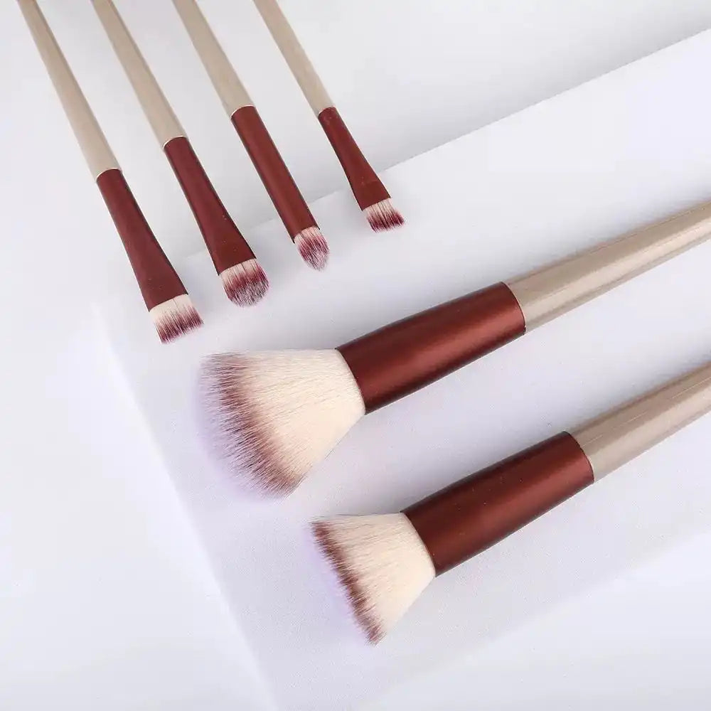 Set de 6 pinceaux de maquillage de la marque Celvess Cosmetic, idéal pour appliquer et estomper le maquillage du visage.
