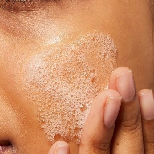 CeraVe Hydrating Foaming Oil Cleanser for normal to very dry skin, 236ml, gentle skincare oil from Celvess Cosmetic.