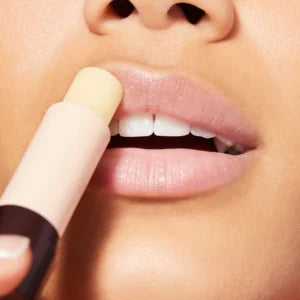 Nuxe Rêve De Miel hydrating lip balm stick by Celvess Cosmetic, 4g, with a smooth, nourishing texture for soft lips.