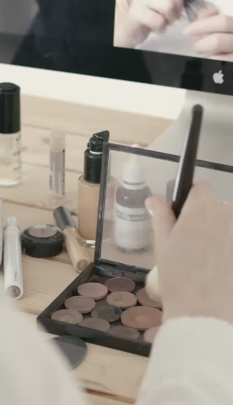 Charger la vidéo : Soins hydratants parapharmacie peau sèche