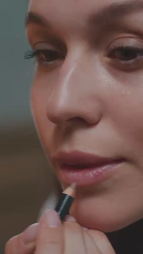 Charger la vidéo : Soins apaisants visage parapharmacie