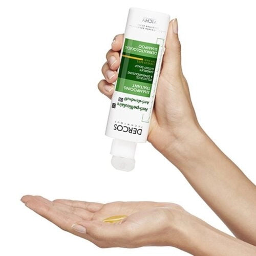 Vichy Dercos DS Shampoo for Dry Hair, Anti-Dandruff treatment in 200ml bottle, with clear liquid and label details.